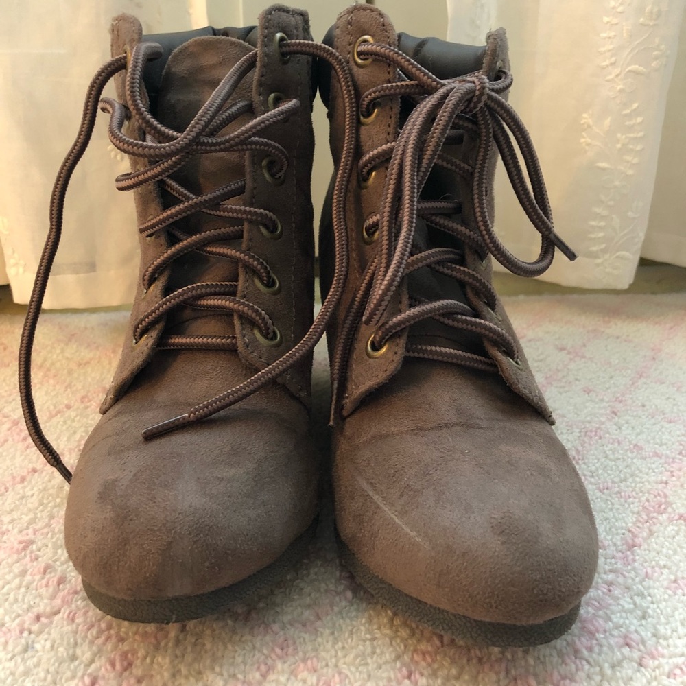 ⭐️Wedge Brown and Black Ankle Boots - Picture 2 of 4